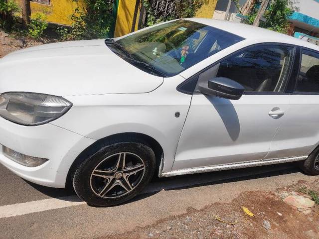 https://images10.gaadi.com/usedgaadi-sellcar/UsedCar/f59924e0a/cc61e7fb-4ec2-48c9-b64c-de196a4352d9.jpg?imwidth=6401