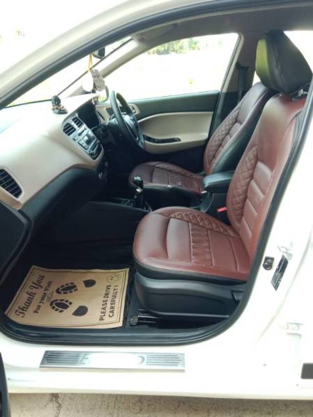 https://images10.gaadi.com/usedgaadi-sellcar/UsedCar/f59a8a53a/1c16f701-a191-4744-bd46-03d4dfd8c649.jpeg?imwidth=6401