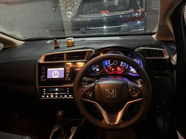 https://images10.gaadi.com/usedgaadi-sellcar/UsedCar/f59a8dbca/24f285e5-ecbc-4da4-8b25-29e077ed98fe.jpg?imwidth=6402