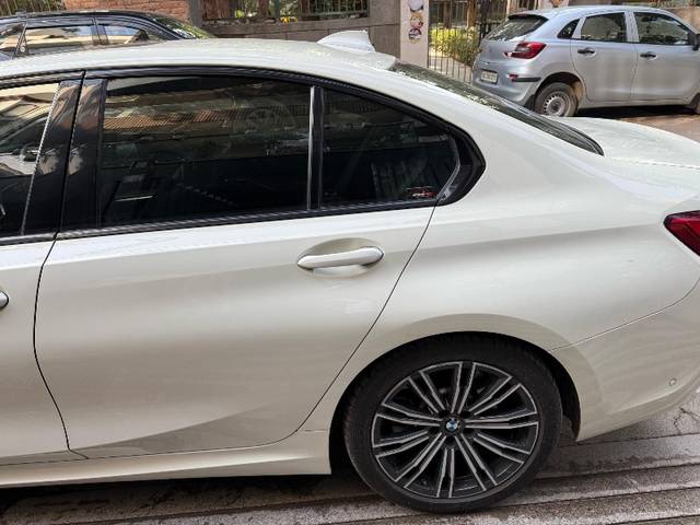 https://images10.gaadi.com/usedgaadi-sellcar/UsedCar/f59b7d3ea/376cd97c-76c4-4252-a5d5-c3105e9ecd52.jpeg?imwidth=6401