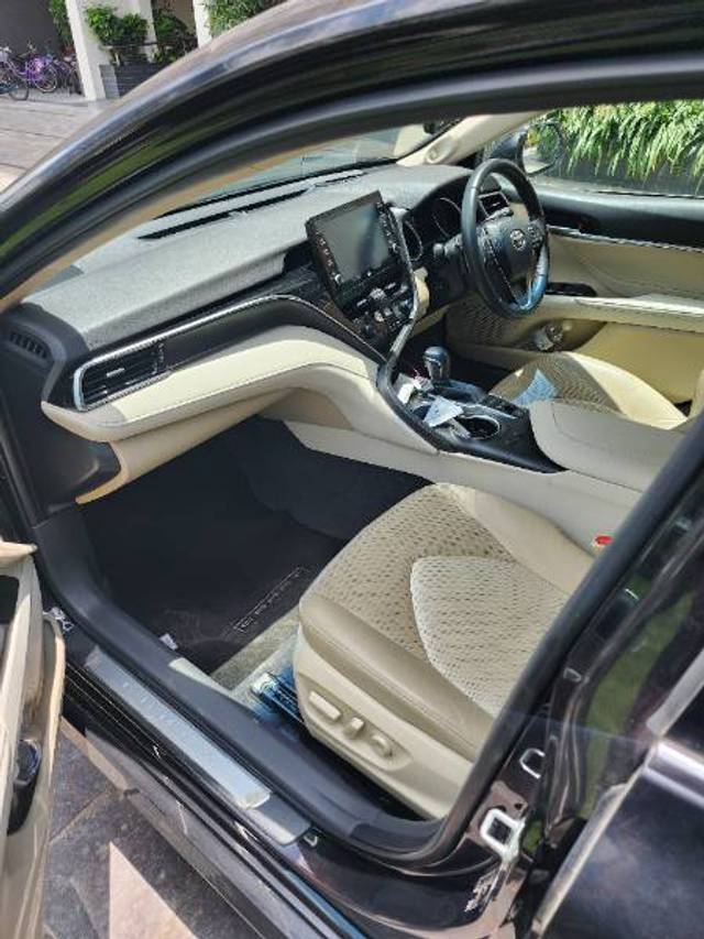 https://images10.gaadi.com/usedgaadi-sellcar/UsedCar/f59b92aba/5a7da74e-c876-4a90-a8f8-3f5e9a66680c.jpg?imwidth=6401