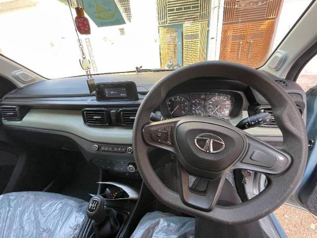 https://images10.gaadi.com/usedgaadi-sellcar/UsedCar/f59b947da/95591b8e-a7a6-4eee-a084-5d40e630caa5.jpg?imwidth=6402