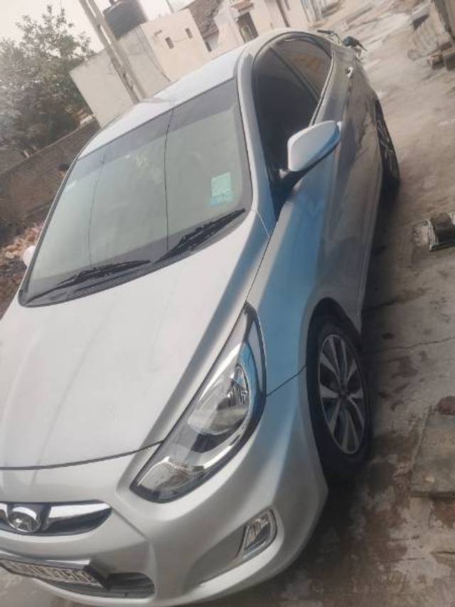 https://images10.gaadi.com/usedgaadi-sellcar/UsedCar/f59bb266a/2f0189d6-dd81-4866-8df2-6682a0672ffa.jpg?imwidth=6402