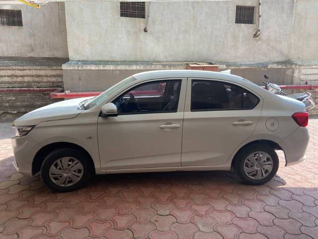https://images10.gaadi.com/usedgaadi-sellcar/UsedCar/f59bee7fa/2736027b-031f-4480-b5dd-079b56d45aa9.jpg?imwidth=6402