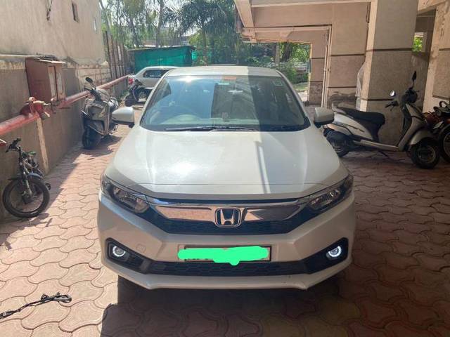 https://images10.gaadi.com/usedgaadi-sellcar/UsedCar/f59bee7fa/48a9f9cf-eddb-45c6-8d1e-4a9ac9e9114b.jpg?imwidth=6400