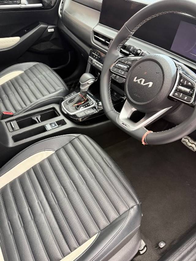 https://images10.gaadi.com/usedgaadi-sellcar/UsedCar/f59c17d3a/b2735b51-71a7-45cd-a391-a6bb0dd3962c.jpeg?imwidth=6401