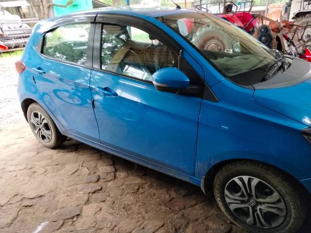 https://images10.gaadi.com/usedgaadi-sellcar/UsedCar/f59c1c3ea/158129bb-0fa2-4be9-8bce-0d7eebfa37b4.jpg?imwidth=6400