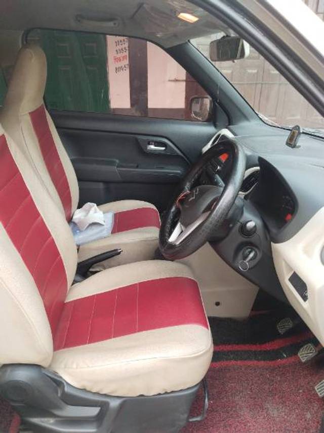 https://images10.gaadi.com/usedgaadi-sellcar/UsedCar/f59c2215a/0424188d-8ca0-4ac7-a054-d6f562108aa0.jpg?imwidth=6401
