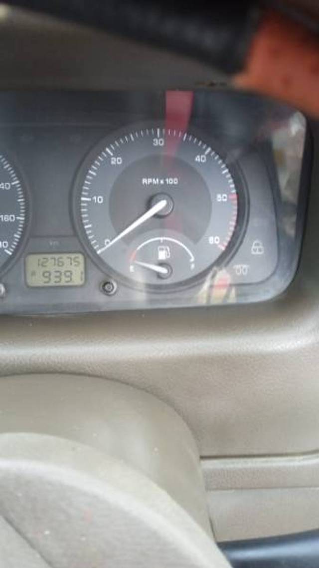 https://images10.gaadi.com/usedgaadi-sellcar/UsedCar/f59c4e95a/81fe20e8-4437-4d83-9b41-bf1397f3fe5b.jpg?imwidth=6402