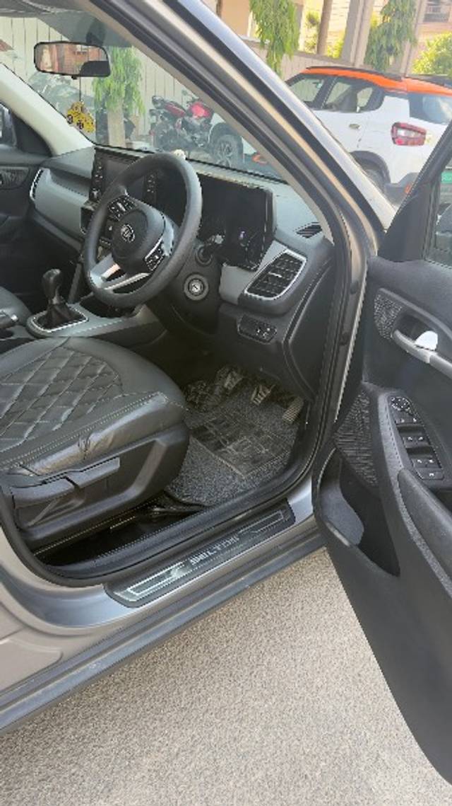 https://images10.gaadi.com/usedgaadi-sellcar/UsedCar/f59c7792a/3c1bd636-c19c-49a4-aae2-21a50be036b5.jpeg?imwidth=6401