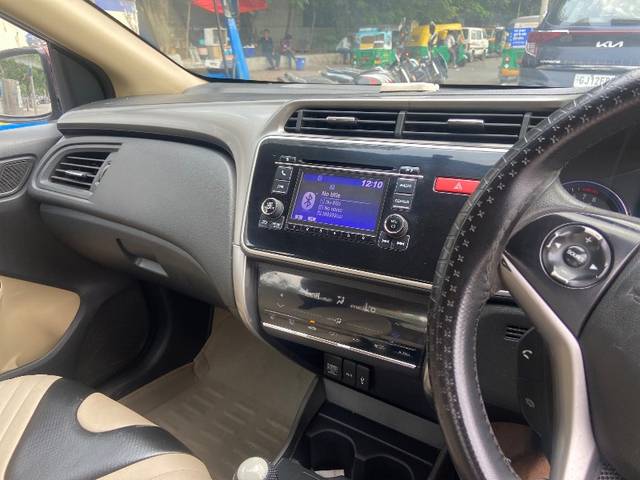 https://images10.gaadi.com/usedgaadi-sellcar/UsedCar/f59c77b6a/0b4aa6f1-7919-403c-b74e-c0781da9d35c.jpeg?imwidth=6402