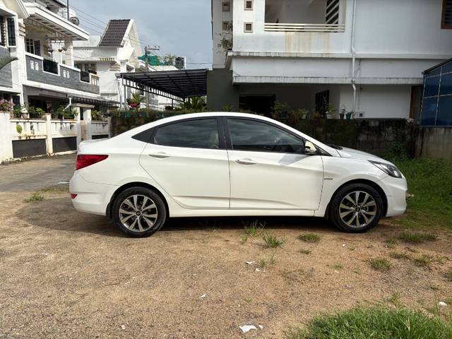 https://images10.gaadi.com/usedgaadi-sellcar/UsedCar/f59e0ceda/06425027-ec35-4f1c-b701-8d56bec1fbf5.jpeg?imwidth=6401