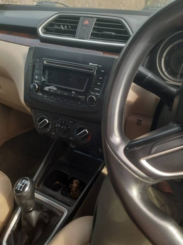 https://images10.gaadi.com/usedgaadi-sellcar/UsedCar/f59e22e4a/858cab92-c0a4-40da-a732-53a3157ac38e.jpeg?imwidth=6402