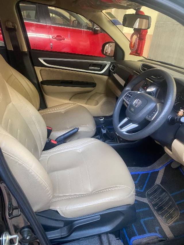 https://images10.gaadi.com/usedgaadi-sellcar/UsedCar/f59e51e4a/73767b98-c559-4f6c-a4b8-be6577aa5bfe.jpeg?imwidth=6402