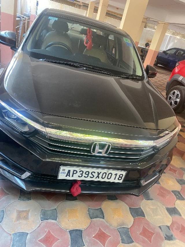 https://images10.gaadi.com/usedgaadi-sellcar/UsedCar/f59e51e4a/9d5f284b-59b5-4d37-824b-18e1c4d8c308.jpeg?imwidth=6400