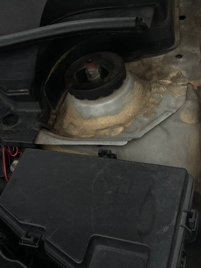 https://images10.gaadi.com/usedgaadi-sellcar/UsedCar/f59eb9f9a/3449d9a4-359e-4b7d-9af6-7f904583d1bc.jpeg?imwidth=6402