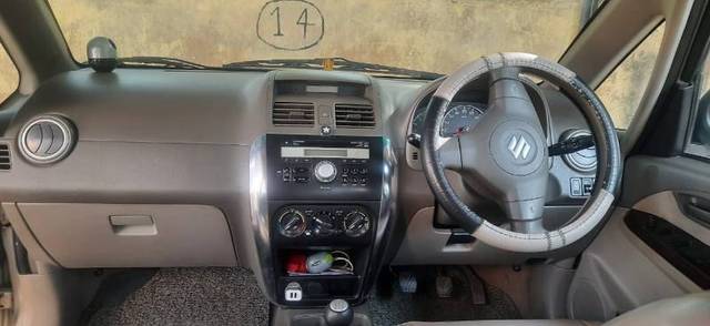 https://images10.gaadi.com/usedgaadi-sellcar/UsedCar/f59ebd51a/35daa5b5-aad6-4caf-adfb-9e9a3282022d.jpg?imwidth=6402
