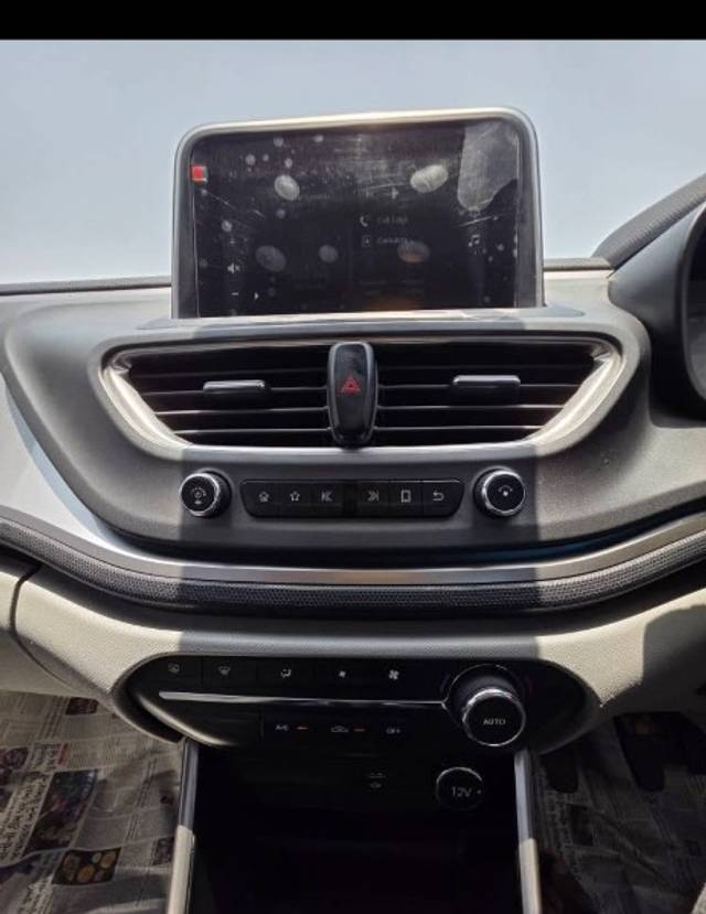 https://images10.gaadi.com/usedgaadi-sellcar/UsedCar/f59ebd7ca/ebdf9e5a-6f2d-4c4b-80cd-6a094a890b61.jpeg?imwidth=6402