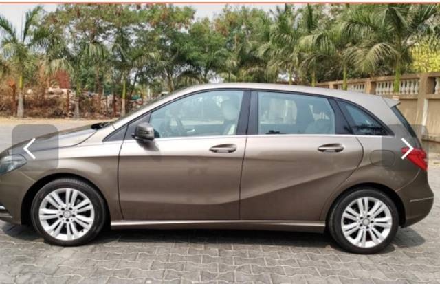 https://images10.gaadi.com/usedgaadi-sellcar/UsedCar/f59f1164a/5a34b6cb-752e-4a9c-9aa3-4cc52abdd856.jpeg?imwidth=6402
