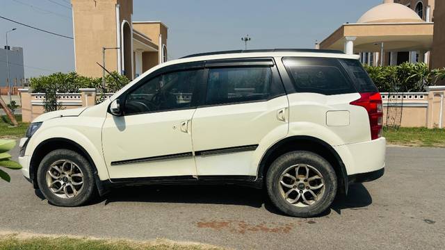 https://images10.gaadi.com/usedgaadi-sellcar/UsedCar/f5a06829a/0b1c95cf-3866-4f26-8cf3-2cb9c687c0e9.jpeg?imwidth=6401