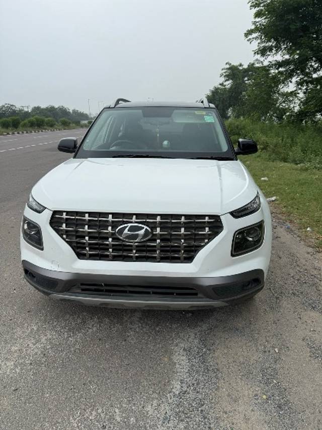 https://images10.gaadi.com/usedgaadi-sellcar/UsedCar/f5a1280ca/c898925e-6255-4055-aa45-888c0320a493.jpeg?imwidth=6402