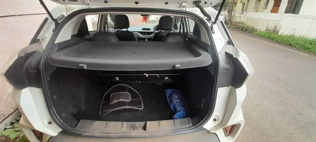 https://images10.gaadi.com/usedgaadi-sellcar/UsedCar/f5a219d8a/80658acf-0199-41f4-b762-e6d8e14fc4cf.jpg?imwidth=6402
