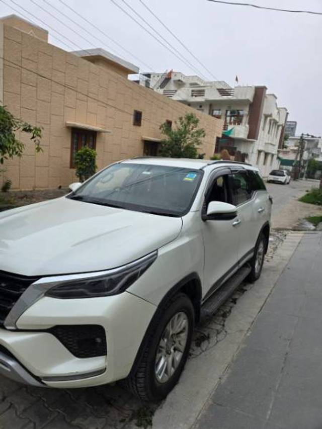 https://images10.gaadi.com/usedgaadi-sellcar/UsedCar/f5a23fcda/6e02f62d-4094-4544-badf-1bc39518692c.jpg?imwidth=6402