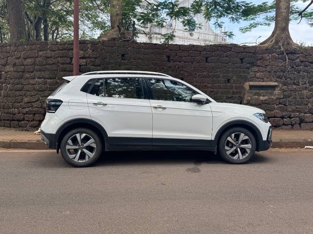 https://images10.gaadi.com/usedgaadi-sellcar/UsedCar/f5a2e304a/cb2ef1fc-fe0f-43fa-8cf3-12b2573deee1.jpeg?imwidth=6401