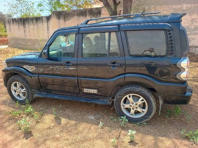 https://images10.gaadi.com/usedgaadi-sellcar/UsedCar/f5a2e7b5a/24ba7e00-c66c-4a4b-876a-bd8d3e77cc11.jpg?imwidth=6402