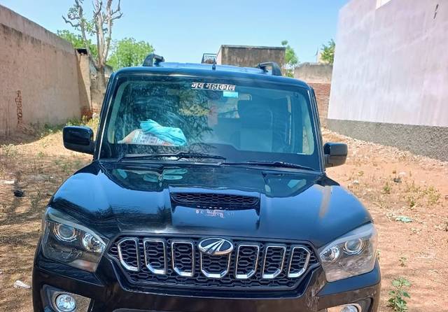 https://images10.gaadi.com/usedgaadi-sellcar/UsedCar/f5a2e7b5a/3c599377-95ec-4ab0-a646-ee4457dbc860.jpg?imwidth=6400