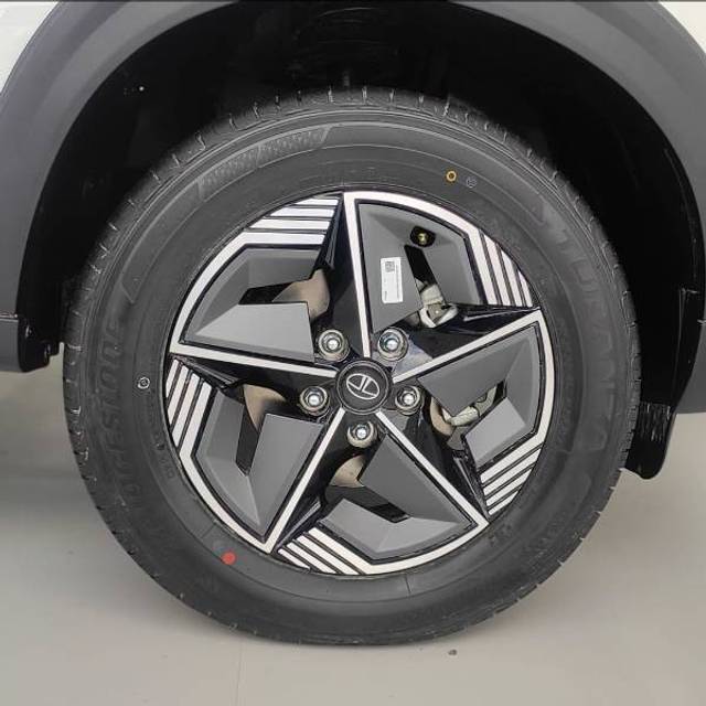 https://images10.gaadi.com/usedgaadi-sellcar/UsedCar/f5a2fdada/67399696-b45b-4ca5-b72e-cf875b047384.jpg?imwidth=6402