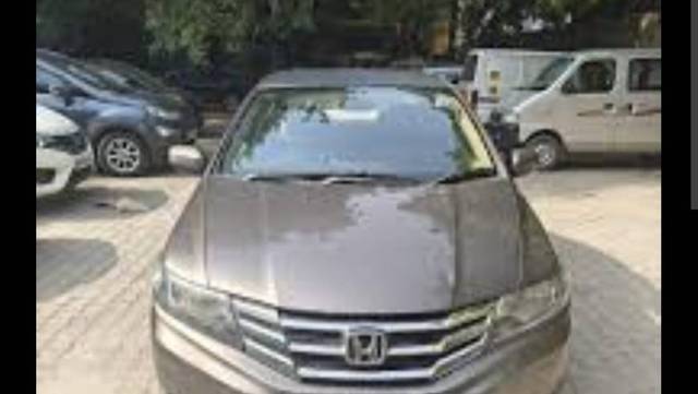 https://images10.gaadi.com/usedgaadi-sellcar/UsedCar/f5a2ffc8a/f037c4cf-671a-4c27-bc7d-0cbab70380ea.jpg?imwidth=6400