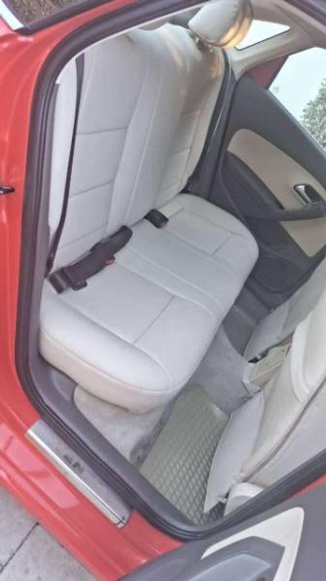 https://images10.gaadi.com/usedgaadi-sellcar/UsedCar/f5a3384da/5af6125d-18ab-4b71-9676-ca0eb0fcb3a1.jpg?imwidth=6401