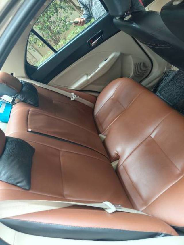 https://images10.gaadi.com/usedgaadi-sellcar/UsedCar/f5a33abca/cb2d7f0d-dbaf-4ce5-92d7-0b69395b5d1a.jpg?imwidth=6401