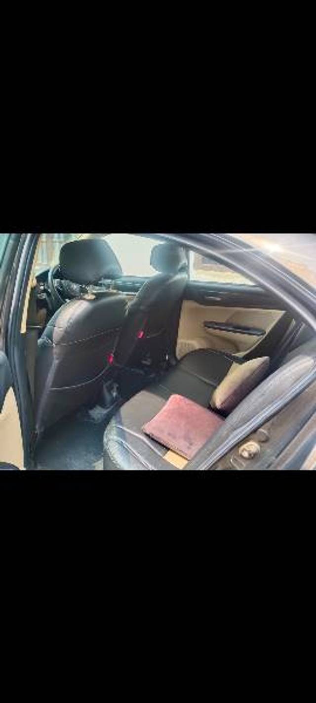 https://images10.gaadi.com/usedgaadi-sellcar/UsedCar/f5a35829a/55a19d39-bdfa-4653-a257-88a88d78bce7.jpg?imwidth=6401