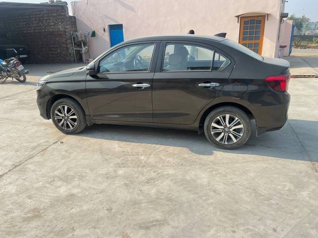 https://images10.gaadi.com/usedgaadi-sellcar/UsedCar/f5a3839da/279b2245-a072-440a-ae0b-275e25ab9227.jpeg?imwidth=6402