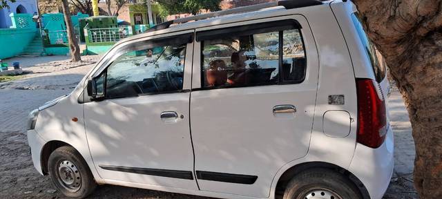 https://images10.gaadi.com/usedgaadi-sellcar/UsedCar/f5a3bc21a/c56aa3bf-bbd1-450e-9cc4-bce8314309b6.jpg?imwidth=6402