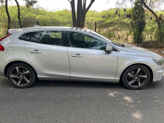 https://images10.gaadi.com/usedgaadi-sellcar/UsedCar/f5a3dbbaa/8a3b5ec3-713f-4d7c-a753-a7ef2429f89f.jpeg?imwidth=6401