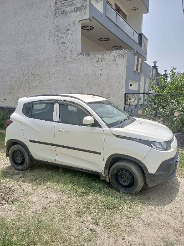 https://images10.gaadi.com/usedgaadi-sellcar/UsedCar/f5a41348a/0ce0daff-7a6d-48cb-bf55-f65b169c801b.jpg?imwidth=6400