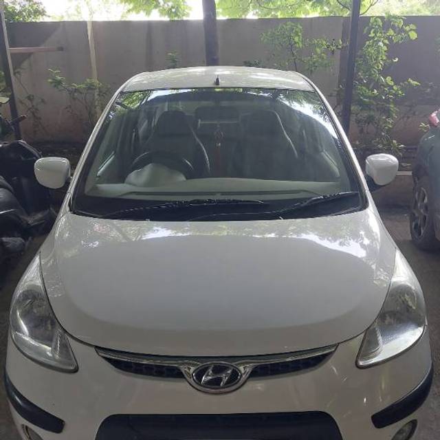 https://images10.gaadi.com/usedgaadi-sellcar/UsedCar/f5a4b7b0a/445e5750-1995-48e4-b48a-f43b1725a53d.jpg?imwidth=6400
