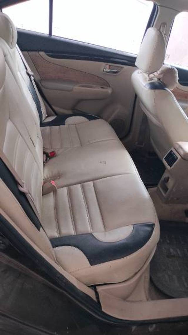 https://images10.gaadi.com/usedgaadi-sellcar/UsedCar/f5a4c53da/7633d10f-5616-4c14-bcd6-1c2692ca3026.jpg?imwidth=6402