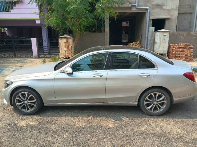https://images10.gaadi.com/usedgaadi-sellcar/UsedCar/f5a5260ba/879ca92f-0040-4893-9385-02b94acec486.jpg?imwidth=6402