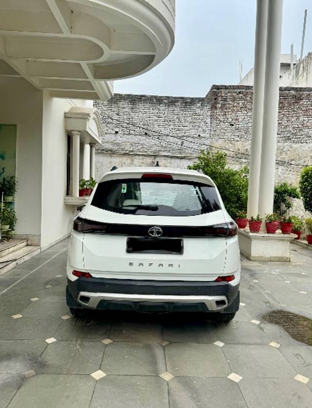https://images10.gaadi.com/usedgaadi-sellcar/UsedCar/f5a5b532a/b3765ea8-7990-408b-b116-3a9a9f4c7839.jpeg?imwidth=6401