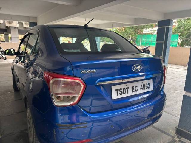 https://images10.gaadi.com/usedgaadi-sellcar/UsedCar/f5a5d3aea/a9b57f53-f144-4d00-962e-e7e6849c0efa.jpg?imwidth=6401