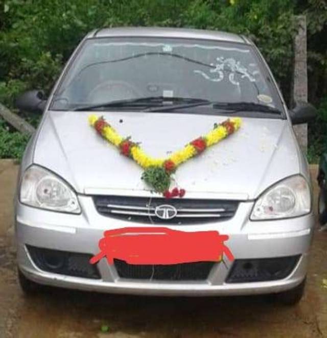 https://images10.gaadi.com/usedgaadi-sellcar/UsedCar/f5a5f5fca/2425c14c-cbb9-4efd-abb2-57620d692dda.jpg?imwidth=6400