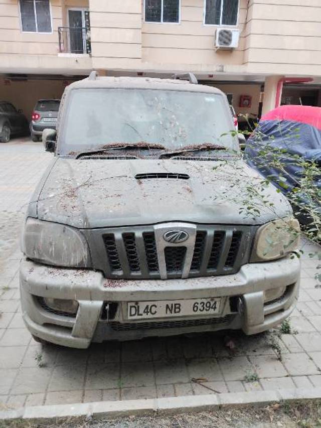 https://images10.gaadi.com/usedgaadi-sellcar/UsedCar/f5a62060a/1d108159-2066-4e30-bdd7-4984f2f71f37.jpg?imwidth=6400