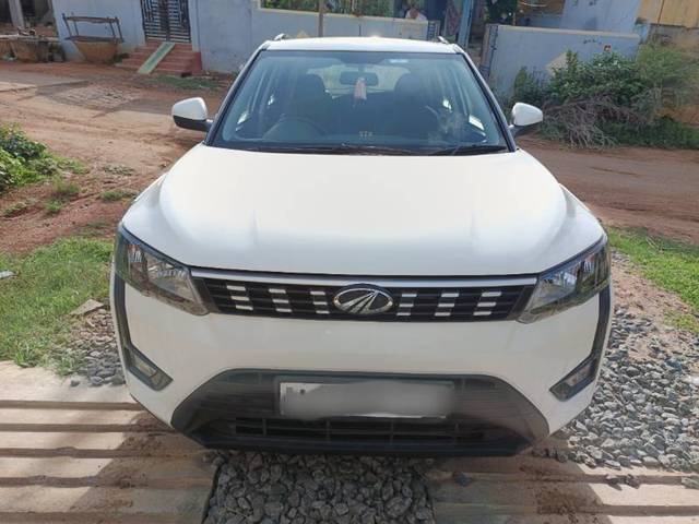 https://images10.gaadi.com/usedgaadi-sellcar/UsedCar/f5a66d11a/74953fff-70bc-42b7-959a-a4c38ff0d97d.jpg?imwidth=6402