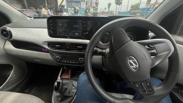 https://images10.gaadi.com/usedgaadi-sellcar/UsedCar/f5a6ed91a/43bec394-fbe6-4a58-b627-b1feb98a6510.jpeg?imwidth=6402