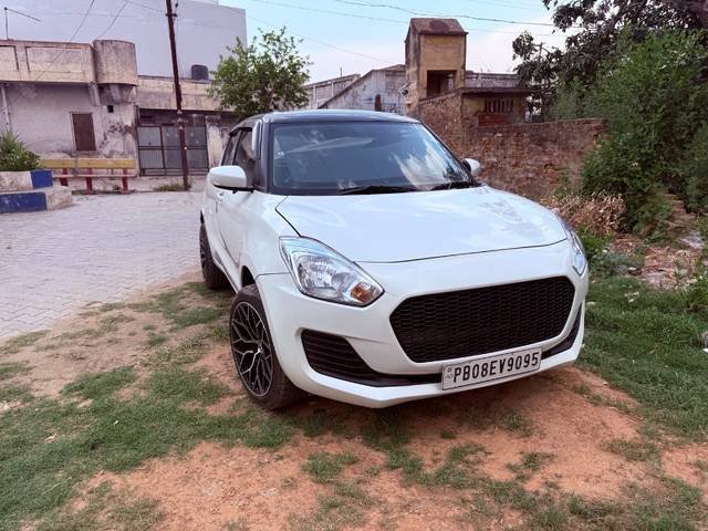 https://images10.gaadi.com/usedgaadi-sellcar/UsedCar/f5a70853a/62839e13-5efc-44b5-9de8-8db5c73fe711.jpeg?imwidth=6400