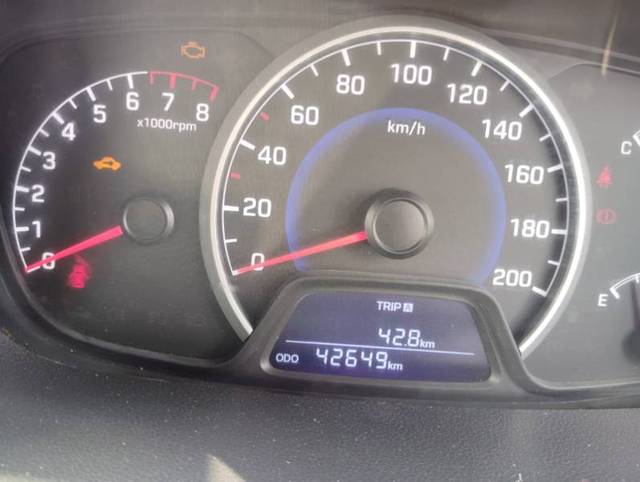 https://images10.gaadi.com/usedgaadi-sellcar/UsedCar/f5a71955a/8497a01d-9d7e-4867-8dc8-b5216bcf3748.jpg?imwidth=6402